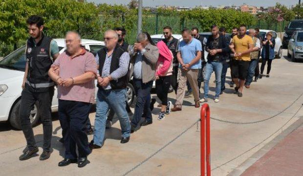 Şantajla 350 ev ve iş yerini üzerlerine geçiren 10 kişi yakalandı