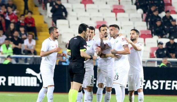 Akhisarsporlu üç futbolcu PFDK’ya sevk edildi
