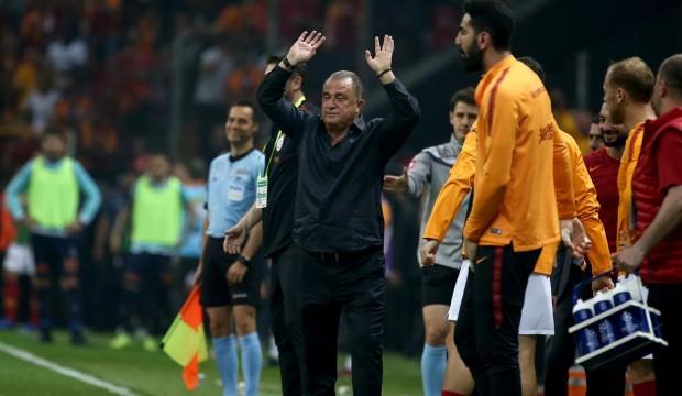 Fatih Terim tribüne gönderildi