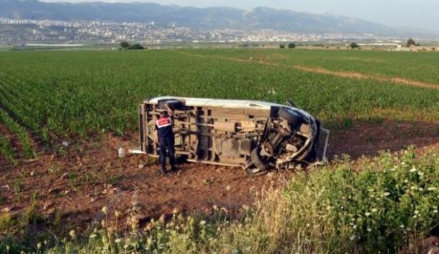 Yolcu minibüsü mısır tarlasına devrildi: 6 yaralı