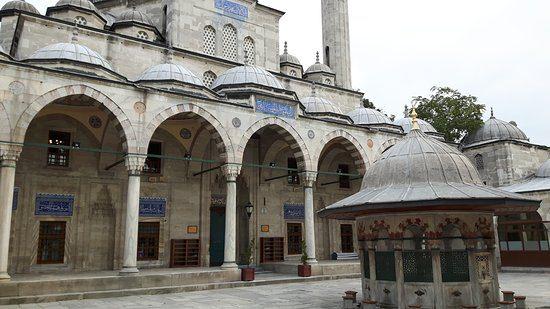 Şehit Sokullu Paşa Camii