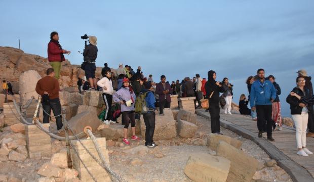 Nemrut Dağı bayram tatilinde konuklarını bekliyor