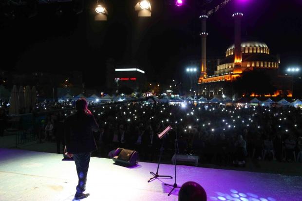 Boşnak sanatçı Zeyd Şoto ve Eşref Ziya Terzi Bağcılar’da konser verdi 
