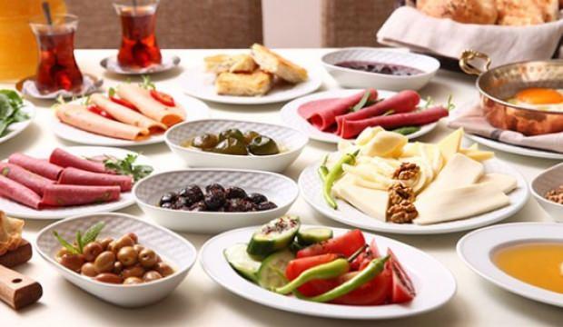 Sahurda susatmayan yiyecekler! Sahurda neler tüketilmeli?