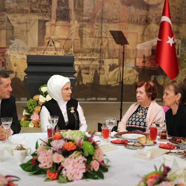 Emine Erdoğan, hayırsever iş insanlarıyla bir araya geldi