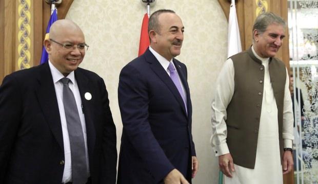 Bakan Çavuşoğlu, Pakistanlı mevkidaşı Kureyşi ile görüştü
