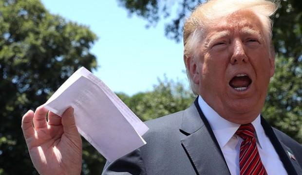 Elinde sallayınca... Trump canlı yayında yanlışlıkla ifşa etti