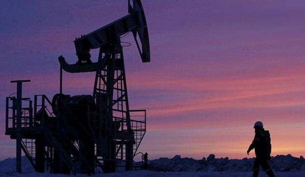 Tanker patladı petrol uçuşa geçti!