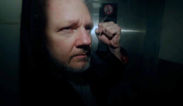 İngiltere Julian Assange'ın ABD'ye iadesini onayladı