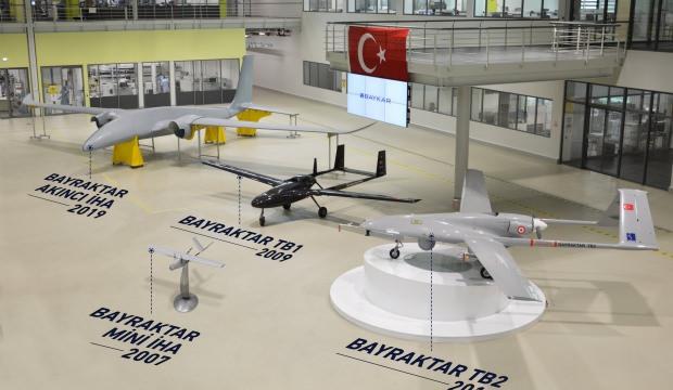 Selçuk Bayraktar'dan İHA'lı aile pozu