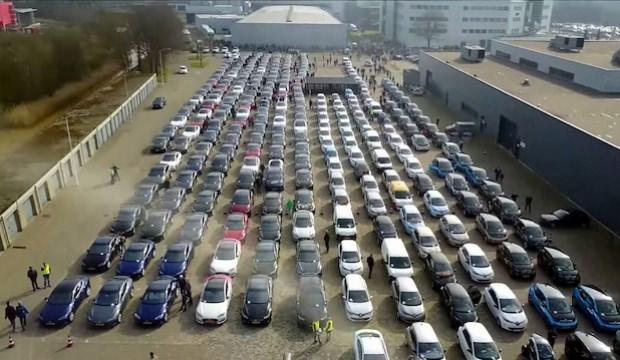 Dizelin sonu geliyor! 11 milyon elektrikli araç trafiğe çıkacak