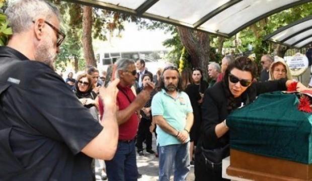 Hamdi Alkan'dan cenazede büyük skandal
