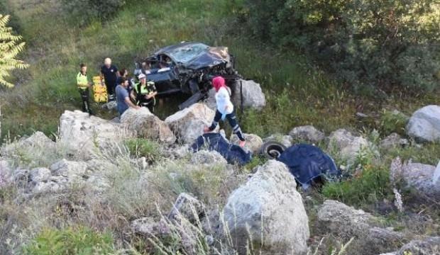 Kan donduran kaza! Anne-kız araçtan fırladı