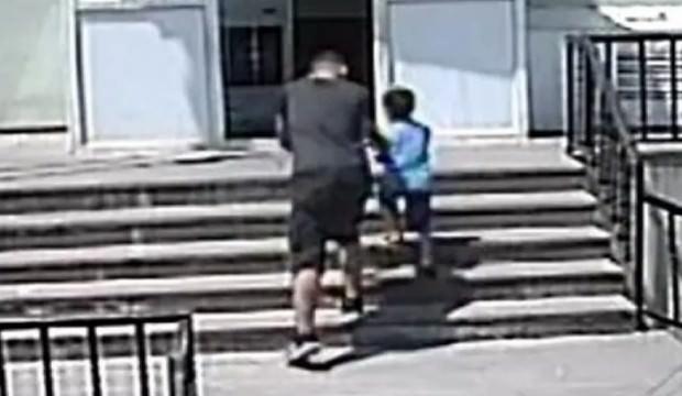 Sosyal medyayı sallayan görüntü! Çocuğu takip edip...