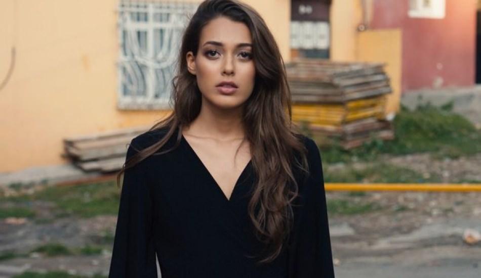 dilan_cicek_deniz_hasta_mi_hayranlarini_korkutan_zayiflik_1562222070_3386.jpg