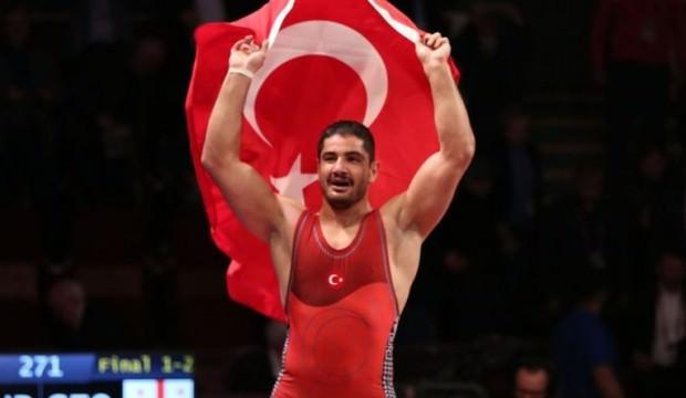 Taha Akgül tarih yazmaya devam ediyor
