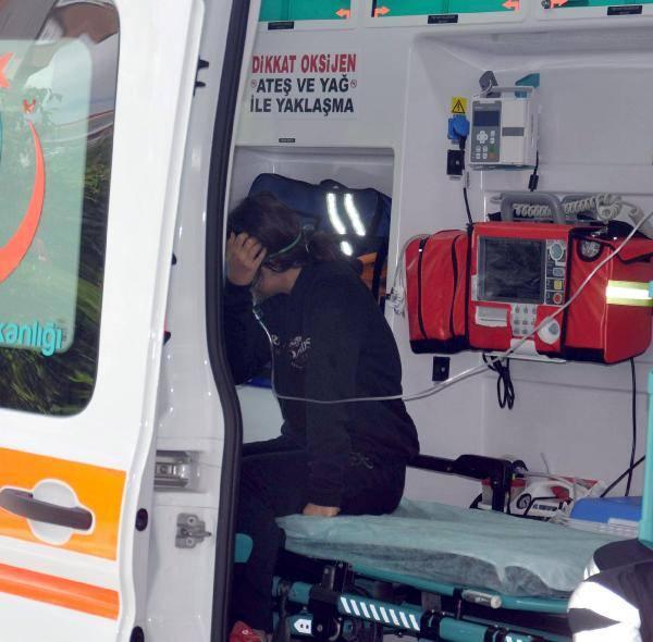 Dumandan etkilenen çocuklara ilk müdahale ambulansta yapıldı.