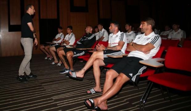 Beşiktaşlı futbolculara yeni kurallar anlatıldı