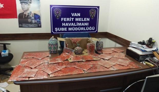 Hediyelik eşya kolisinden zehir zulası çıktı!