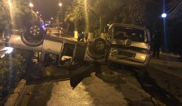 Kamyonet park halindeki araçlara çarptı: 1 yaralı