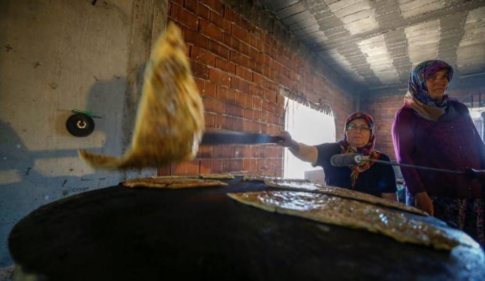 antalyali_70_kadin_gozleme_satarak_cami_yaptiriyorlar_1564149086_0696.jpg