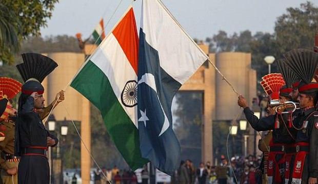 Kriz sürüyor: Keşmir'de başladı, Hindistan'a yayılacak!
