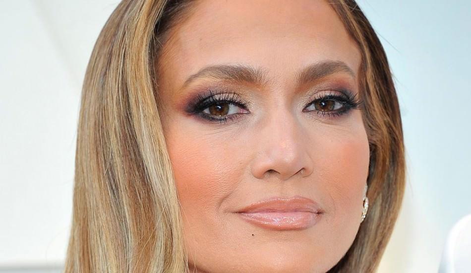 jennifer_lopez_antalyada_otelin_acik_bufesinde_goruntulendi_1565246669_0521.jpg