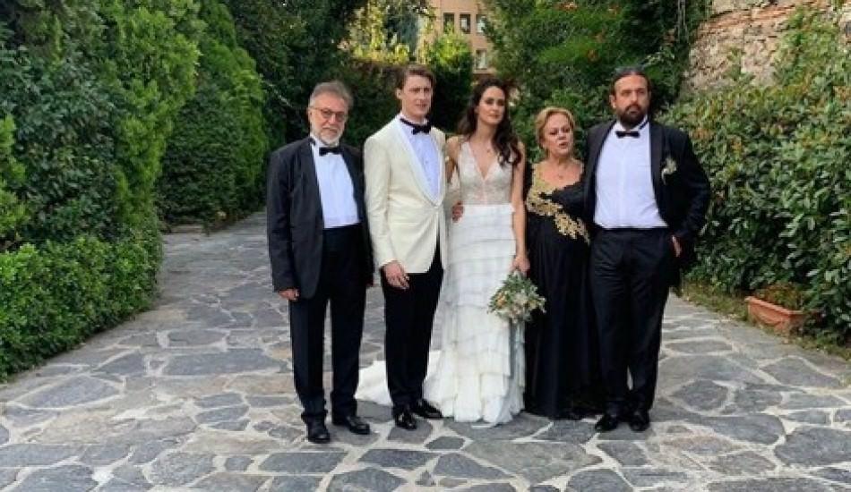 oyuncu_tamer_leventin_kizi_hazel_levent_nikah_masasina_oturdu_1565160457_7809.jpg
