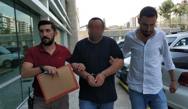 Babasına bıçak dayayıp 300 lirasını gasp etti