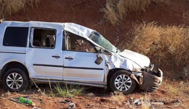 Devrilen hafif ticari araçtaki 7 kişi yaralandı