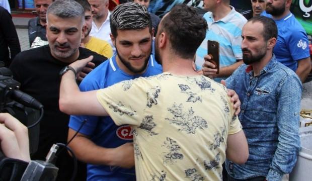 Golcü futbolcu tesislerde unutuldu!