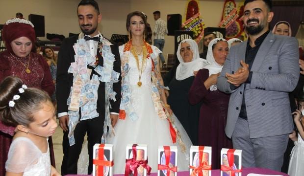 Aşiret düğününde ilginç takı!