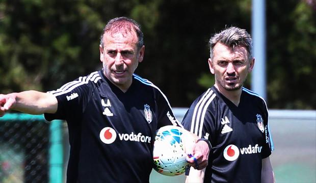 Beşiktaş'ta istifa depremi!
