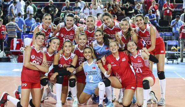 Milliler gümbür gümbür! Avrupa'da 3'te 3 yaptık