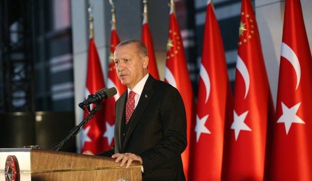Erdoğan'dan önemli açıklamalar: 'Adeta hallaç pamuğu gibi atıyor'