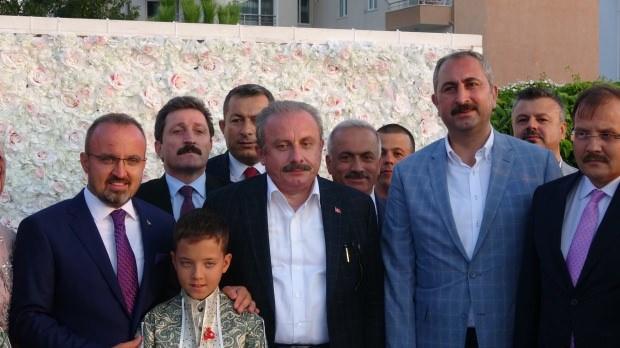AK Parti Grup Başkanvekili Bülent Turan, TBMM Başkanı Mustafa Şentop ve Adalet Bakanı Abdülhamit Gül