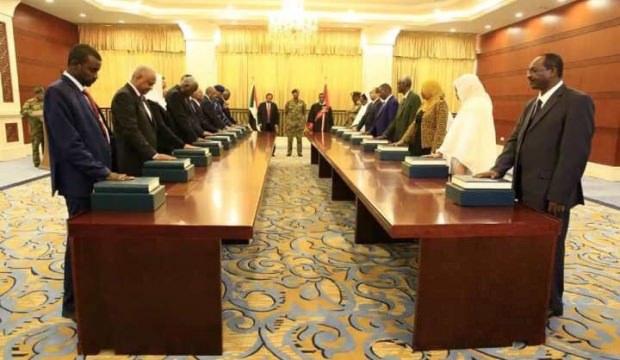 Sudan'da sivil hükümet üyeleri yemin etti