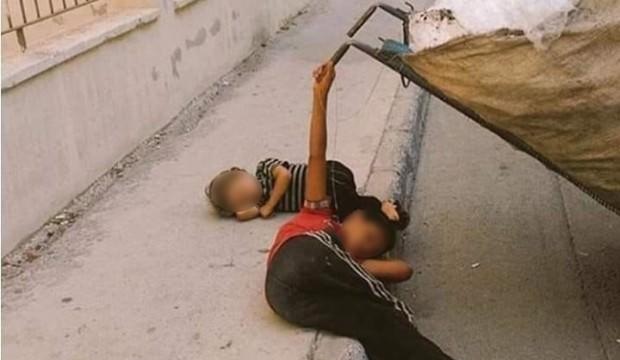 Yürek burkan görüntü! Uyurken bile bırakmadı