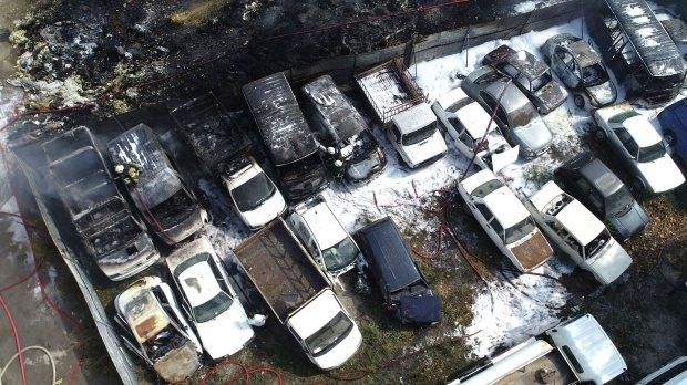Yangın nedeniyle 24 araç kullanılamaz hale geldi. 