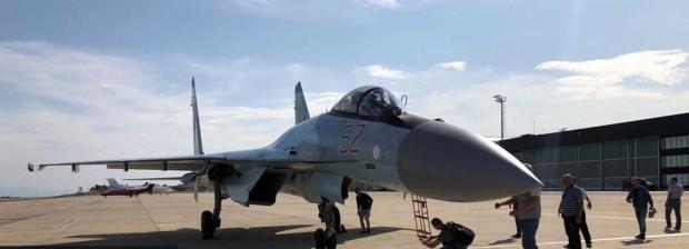 İstanbul' iniş yapan Su-35 savaş uçağı