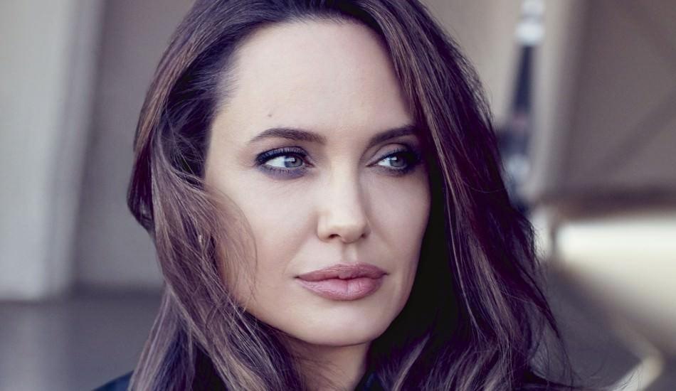 angelina_jolie_yedinci_cocuga_karar_verdi_1568186436_2529.jpg