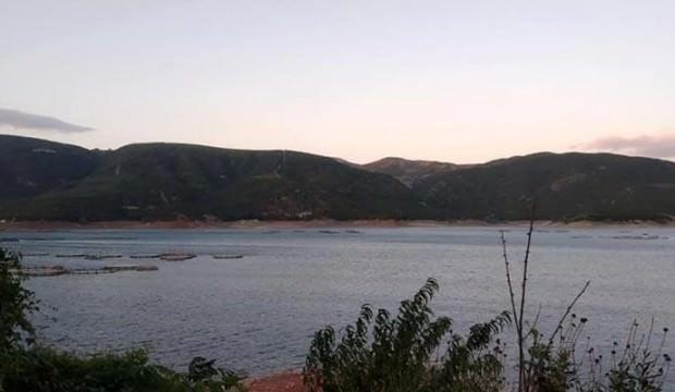 Dengesini kaybedip suya düştü! Gözden kayboldu