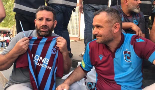 HDP önünde eylem yapan ailelere anlamlı destek