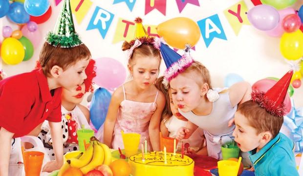 Çocuklar için doğum günü partisi