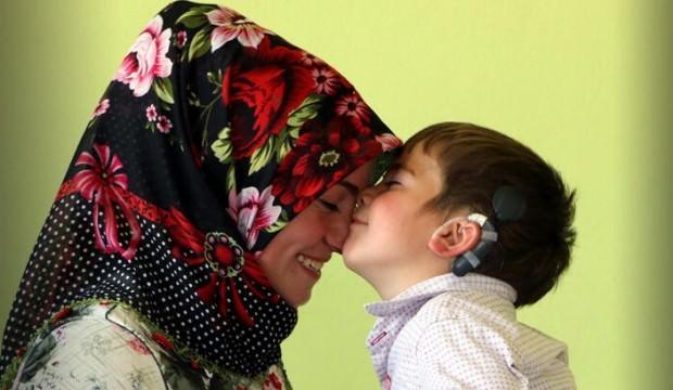 Biyonik kulaklık takılan minik Yusuf 'un ilk sözleri bunlar oldu