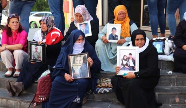 Evlat nöbeti büyümeye devam ediyor: Bir aile daha katıldı