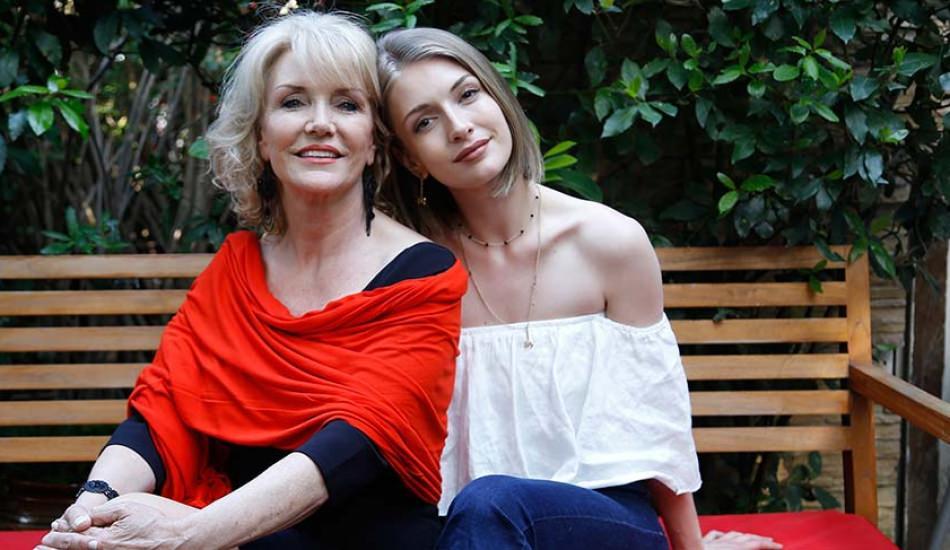 yasemin_allen_annesi_suna_yildizoglu_ile_dusman_catlatti_1568621152_2474.jpg