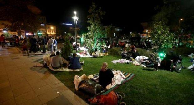 İstanbullular geceyi parklarda geçiriyor