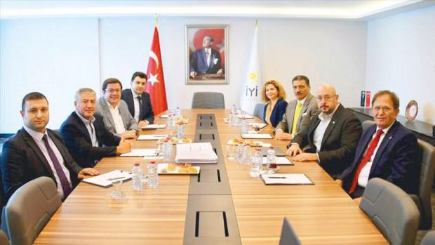 Muhalefetin yeni anayasa taslağı hazırlama ekibinde bulunan İYİ Parti heyeti, komisyonun başında olan CHP'li İbrahim Kaboğlu'nu da dışladı.
