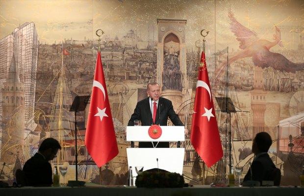 Cumhurbaşkanı Erdoğan'ın yabancı basın mensuplarını ağırladığı toplantıda yaptığı konuşmadan bir görüntü.